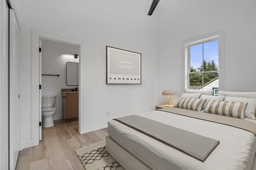 Building Photo - 308 Oak St