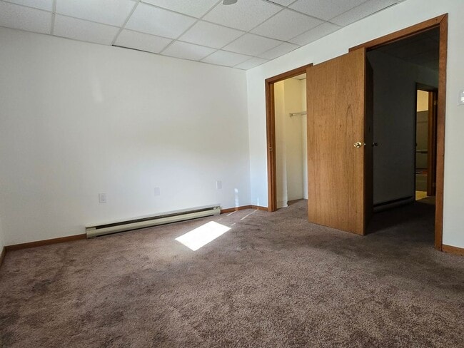 Building Photo - Spacious two-bedroom townhome in Stockerto...