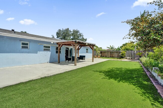 Building Photo - 855 NW 80th Terrace
