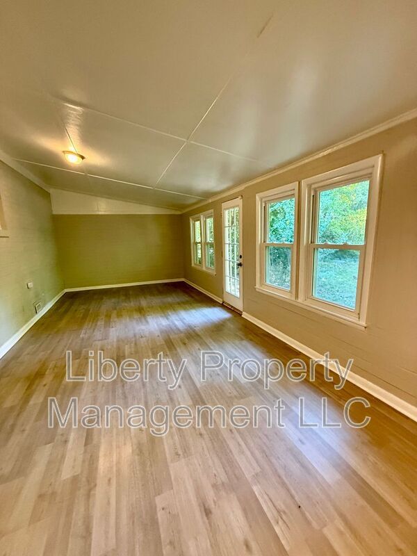 Building Photo - 475 Albemarle Dr