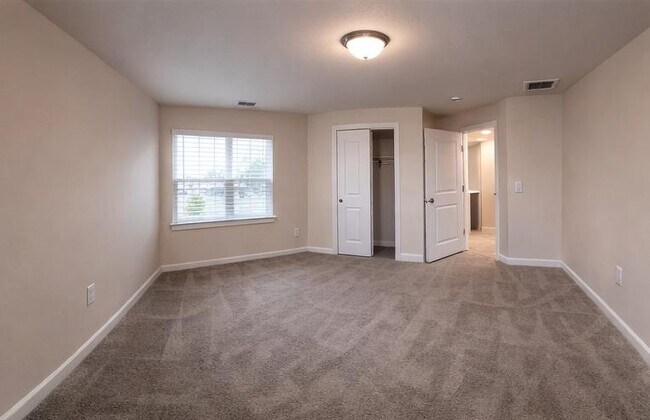 Building Photo - 233 Parker Sta Ave