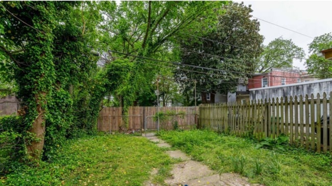 Building Photo - 3 Bedroom Semi-Detached Home