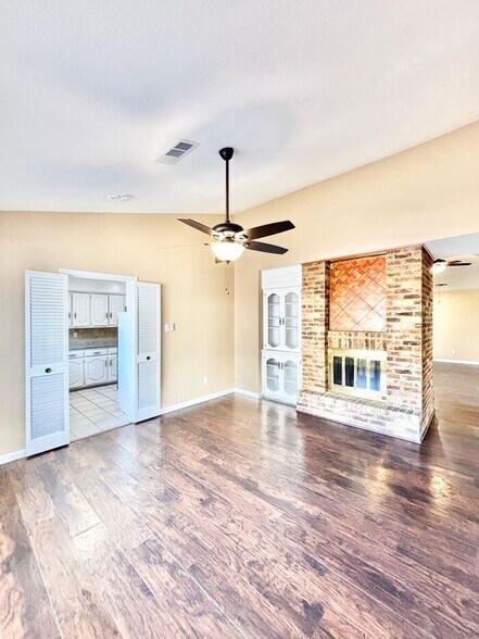 Building Photo - 609 Tiffany Trail