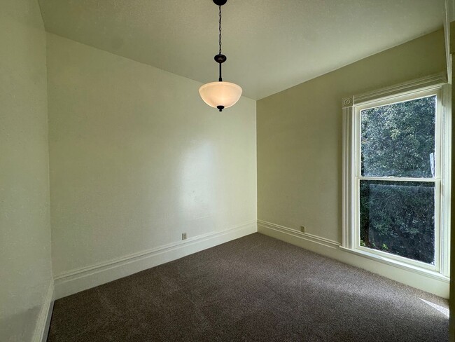 Building Photo - 14th &amp; B