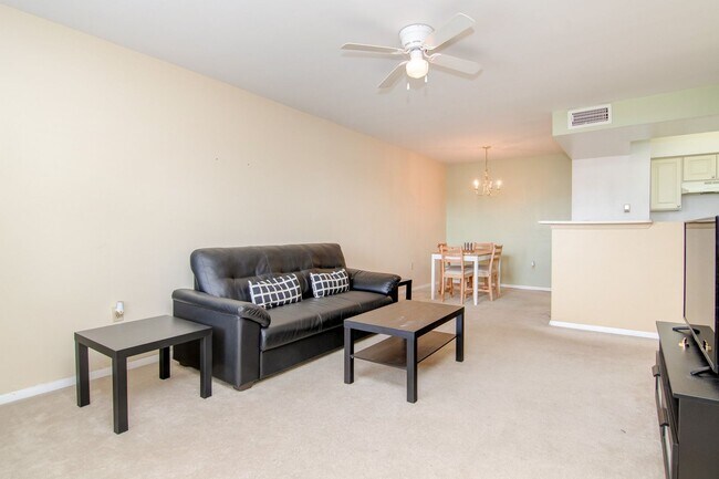 Building Photo - Cozy 1 Bed/ 1 Bath Condo for rent @ Blosso...