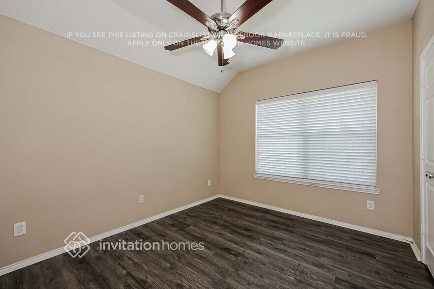 Building Photo - 15713 Landing Creek Ln