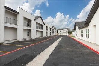 Building Photo - 9 Cedar Ave