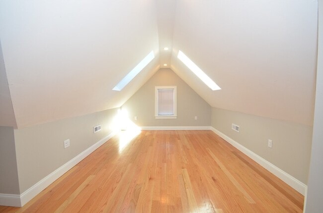 Building Photo - 18 Eaton Ave