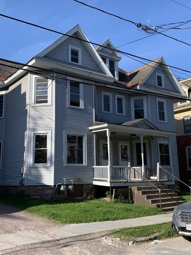 Building Photo - 11 Hickok Pl