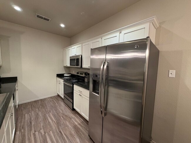 Building Photo - 2111 10th St