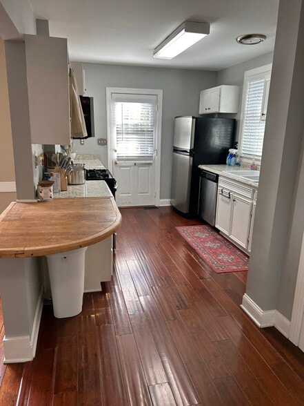 Building Photo - 272 High St