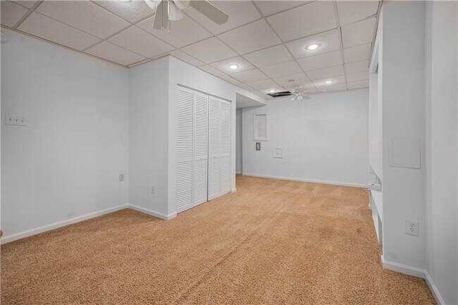 Building Photo - 328 Deerwood Dr