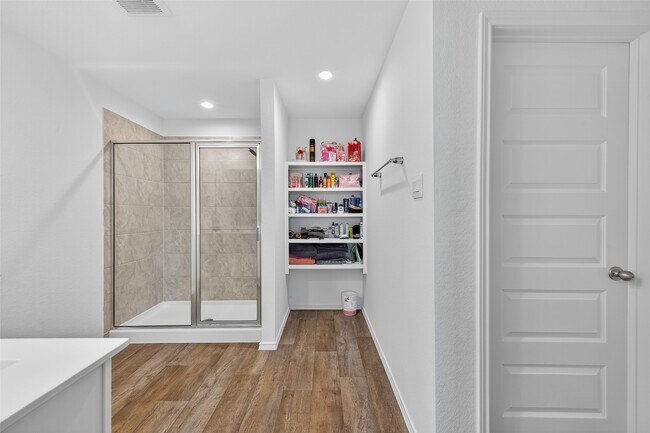 Building Photo - 7411 Canyon Chase Dr