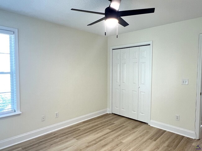 Building Photo - 134 Stone Brooke Dr