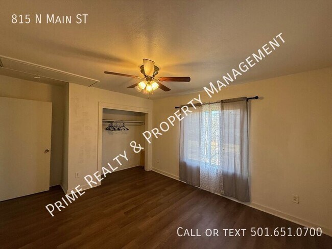 Building Photo - 815 N Main St