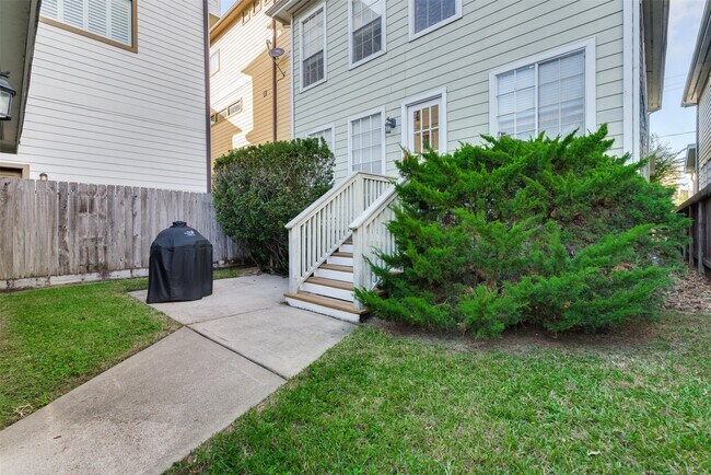 Building Photo - 1504 W 23rd St