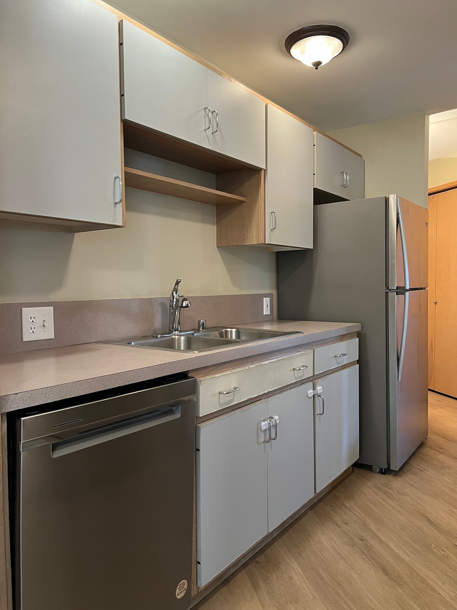 Building Photo - 727 N 85th St