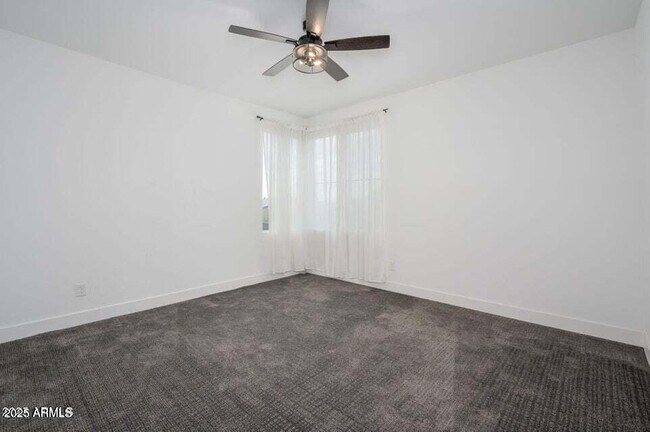 Building Photo - 1221 E Paseo Way