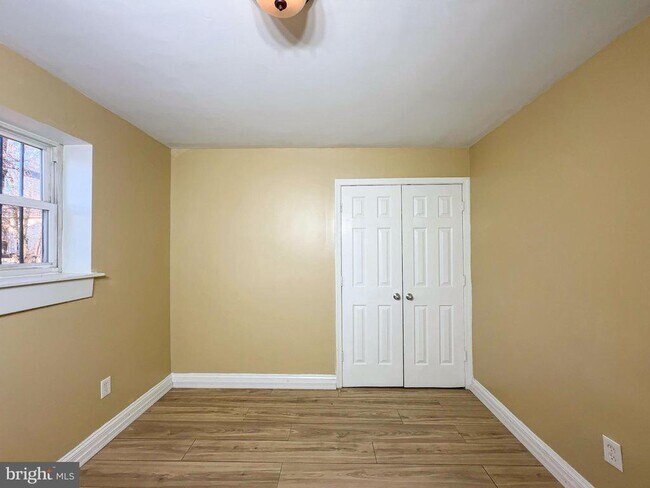 Building Photo - 4810 Quarles St NE