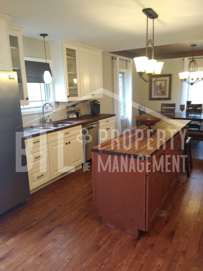 Building Photo - Furnished Kimberling City Duplex! ALL UTIL...
