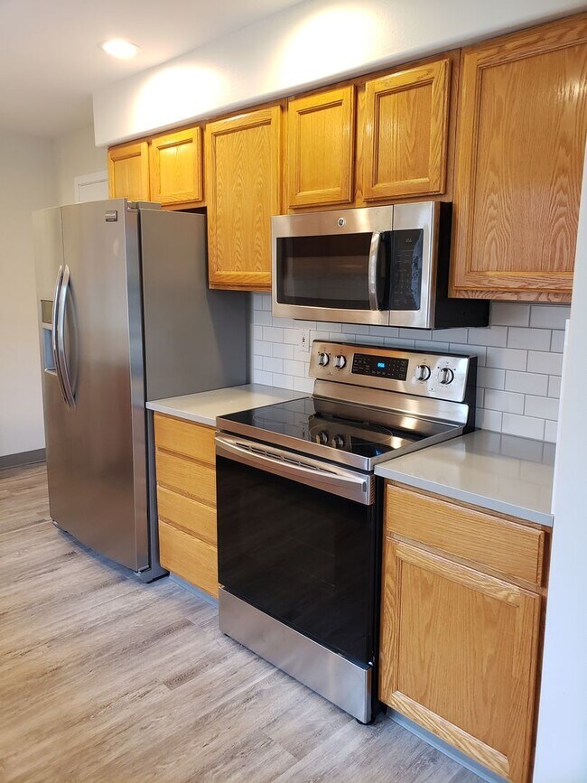 Building Photo - Beautifully Finished Home In A Great Location!