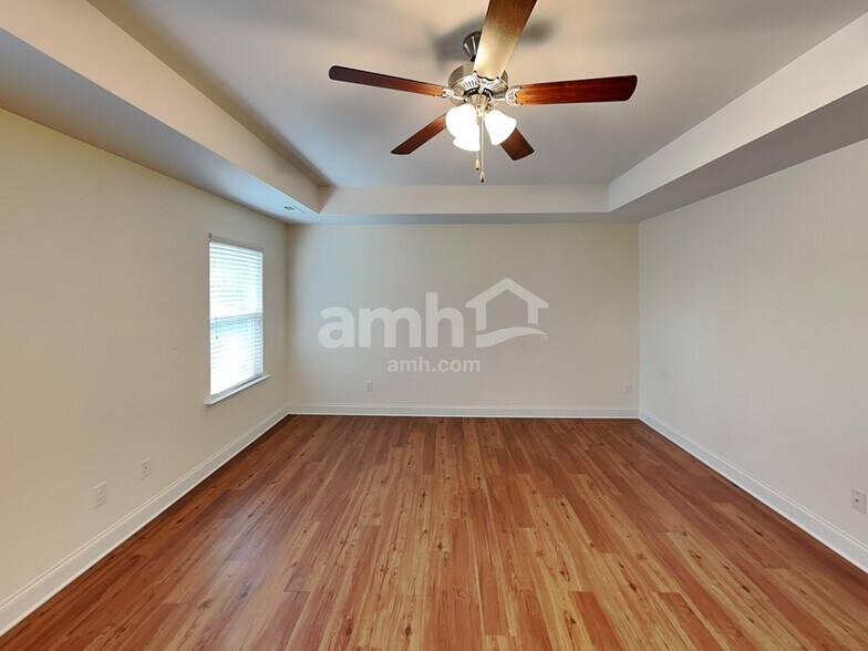 Building Photo - 3021 Greenmont Cir