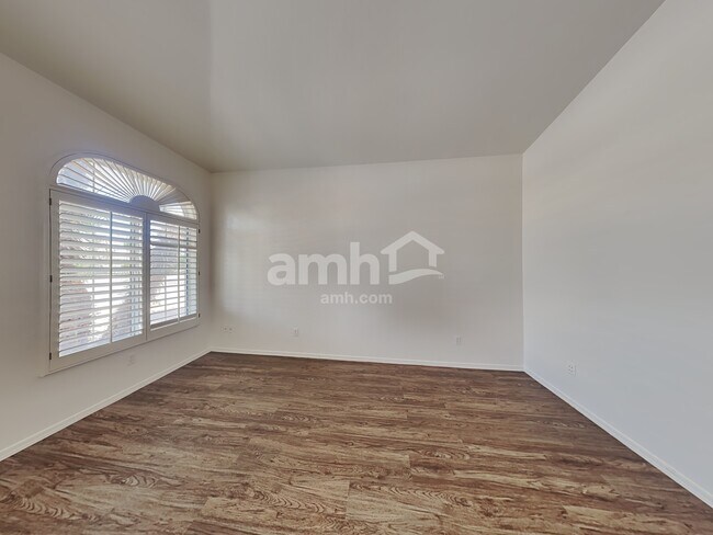 Building Photo - 13381 W Wilshire Dr