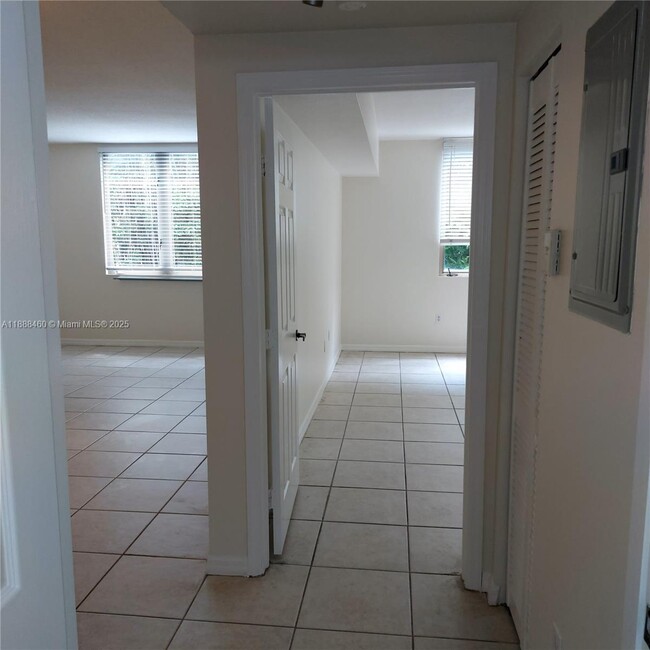 Building Photo - 2630 SW 28th St