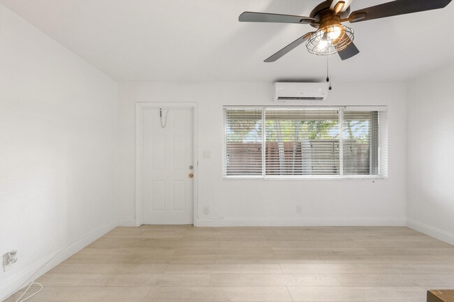 Building Photo - 1125 SW 15th Ave