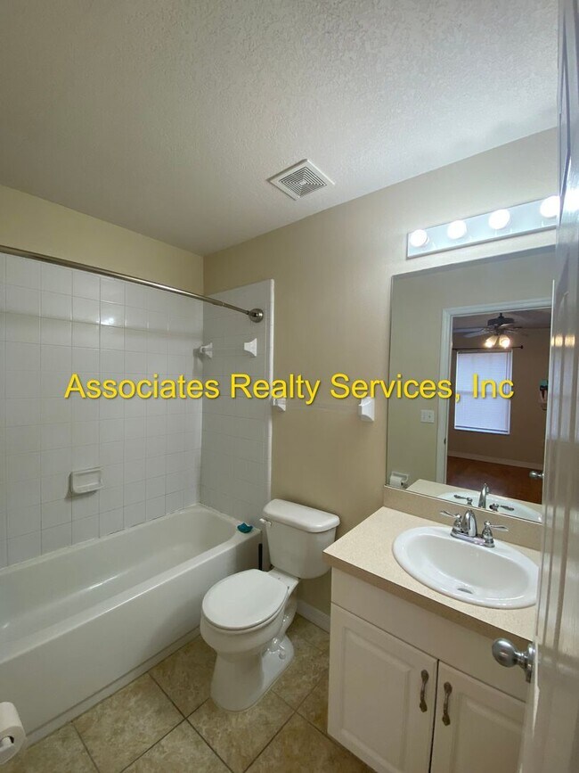 Building Photo - 2bed/2.5 bath condo in Hailey Gardens behind Butler Plaza! **NO PETS**