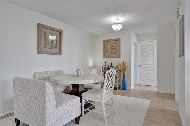 Building Photo - 2841 N Ocean Blvd