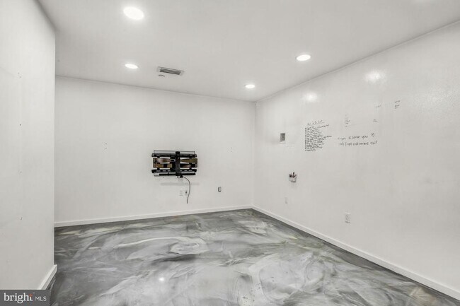 Building Photo - 2137 E Lehigh Ave