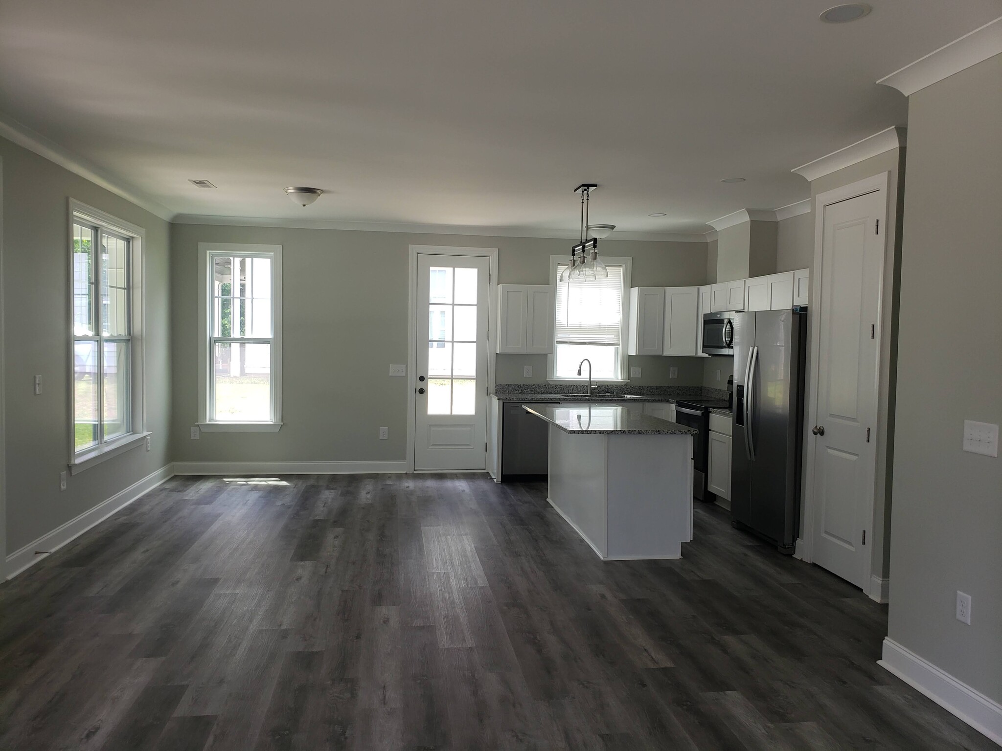 Building Photo - 218 Forest Dr