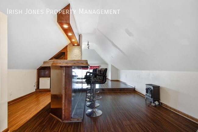 Building Photo - 38 Rugby Rd