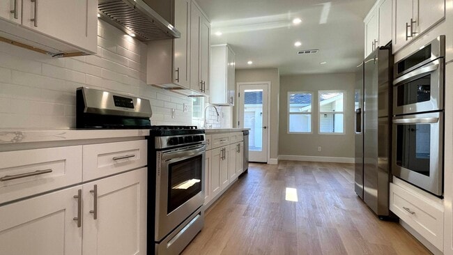 Building Photo - 3BD/2BA - Stylish Home Near Valley Fair Ma...