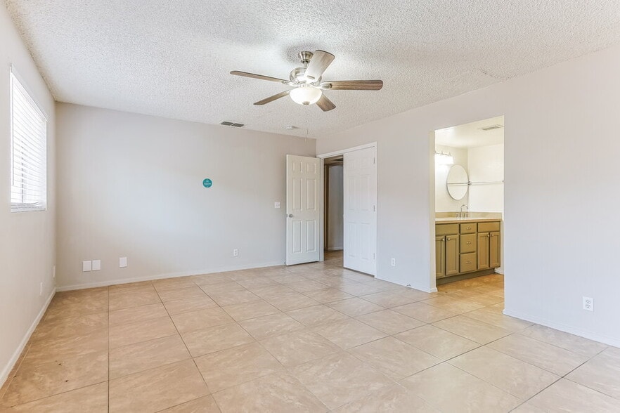 Building Photo - 1232 W Riviera Dr