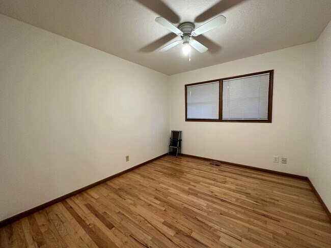 Building Photo - 12820 SW Glenhaven St