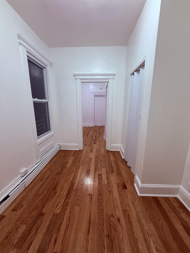 Building Photo - 110 Duncan Ave