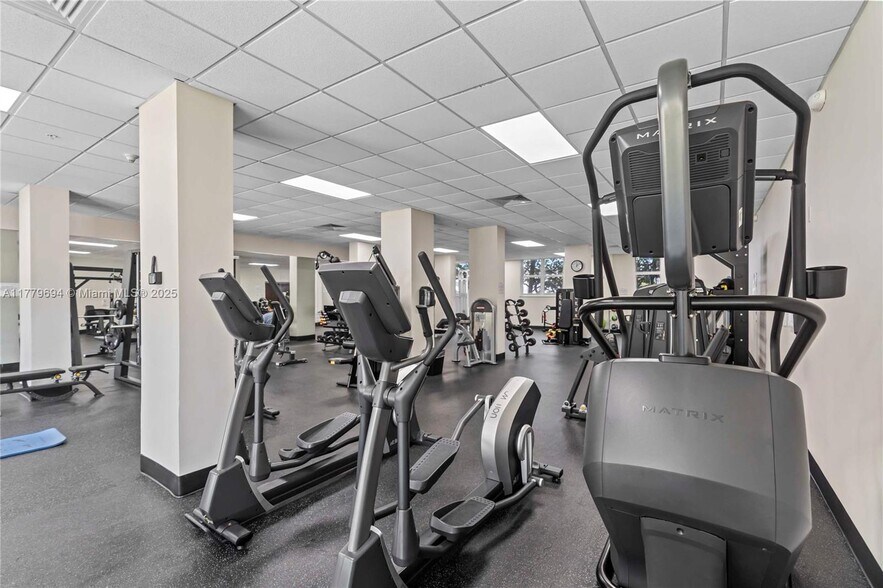 Building Photo - 3000 S Ocean Dr