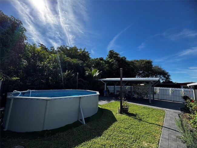 Building Photo - 4250 NW 9th Ct