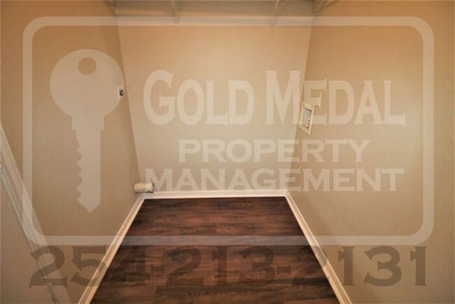 Building Photo - Charming Cove Living on Ave E! 401 W Ave E, Unit C