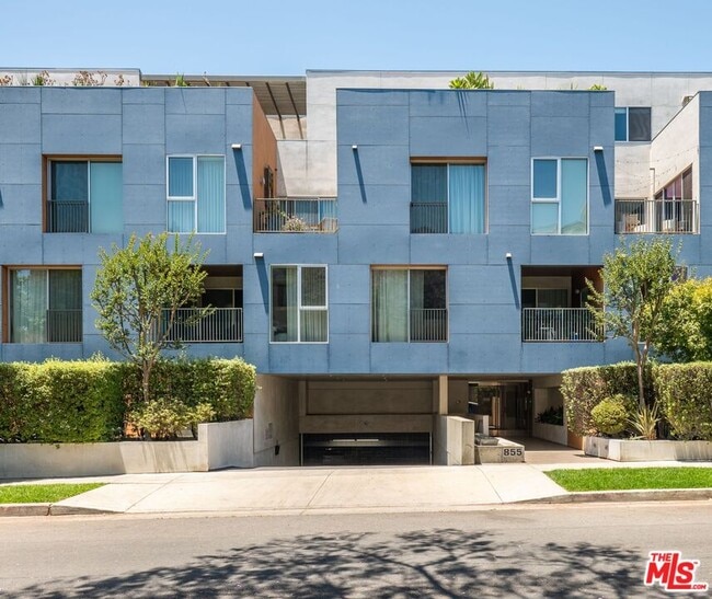 Building Photo - 855 Croft Ave