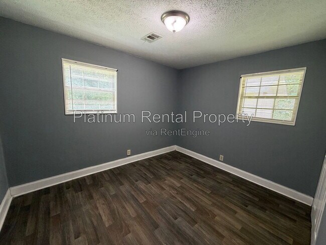 Building Photo - 1512 Waverly Way