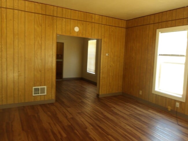 Building Photo - 140-14