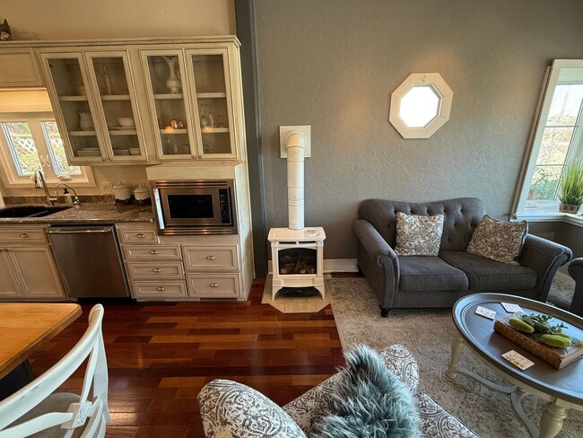 Building Photo - Well-Maintained Cozy 2BD/2BA Home in Angels Camp, CA! Extra Upper Room and Basement!