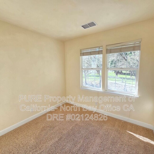 Building Photo - 565 Jorgensen St