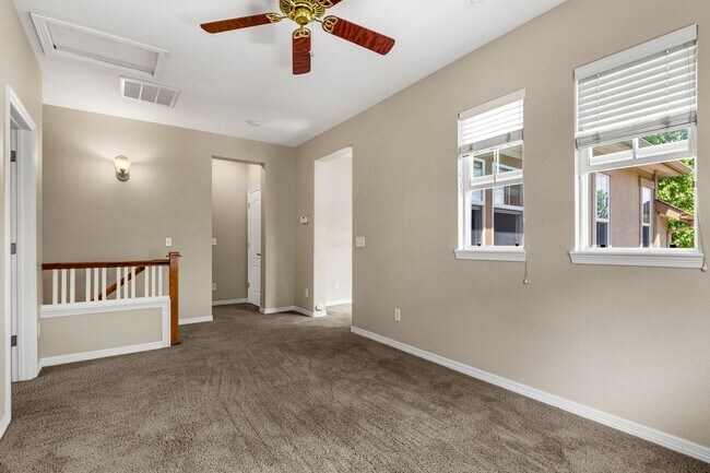 Building Photo - Spacious Townhome in Cherry Creek School District