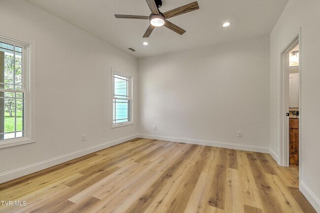 Building Photo - 703 Swadley Rd