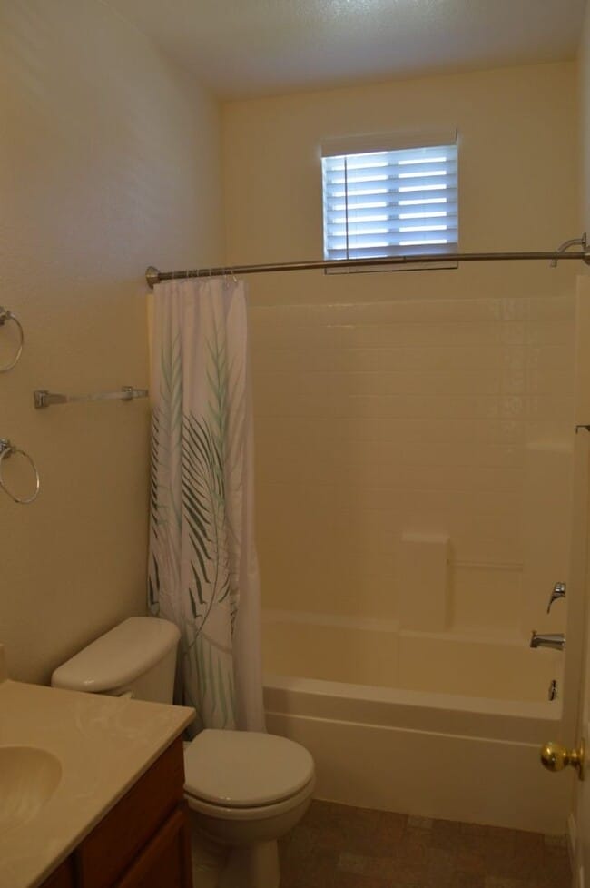 Building Photo - 2 Bedroom, 2 Bath Home