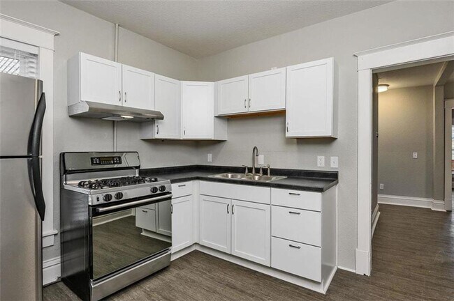 Building Photo - 2845 Belleview Ave